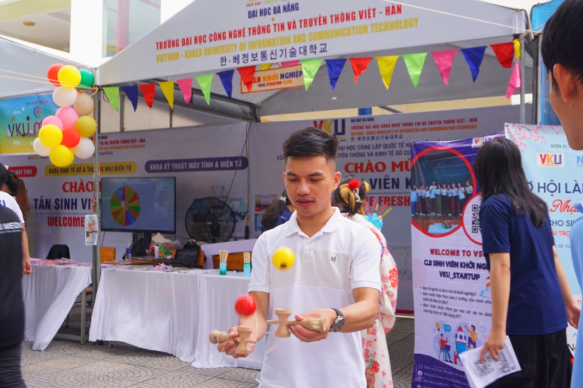 tân sinh viên VKU hào hứng với các trò chơi tại ngày nhập học tân sinh viên