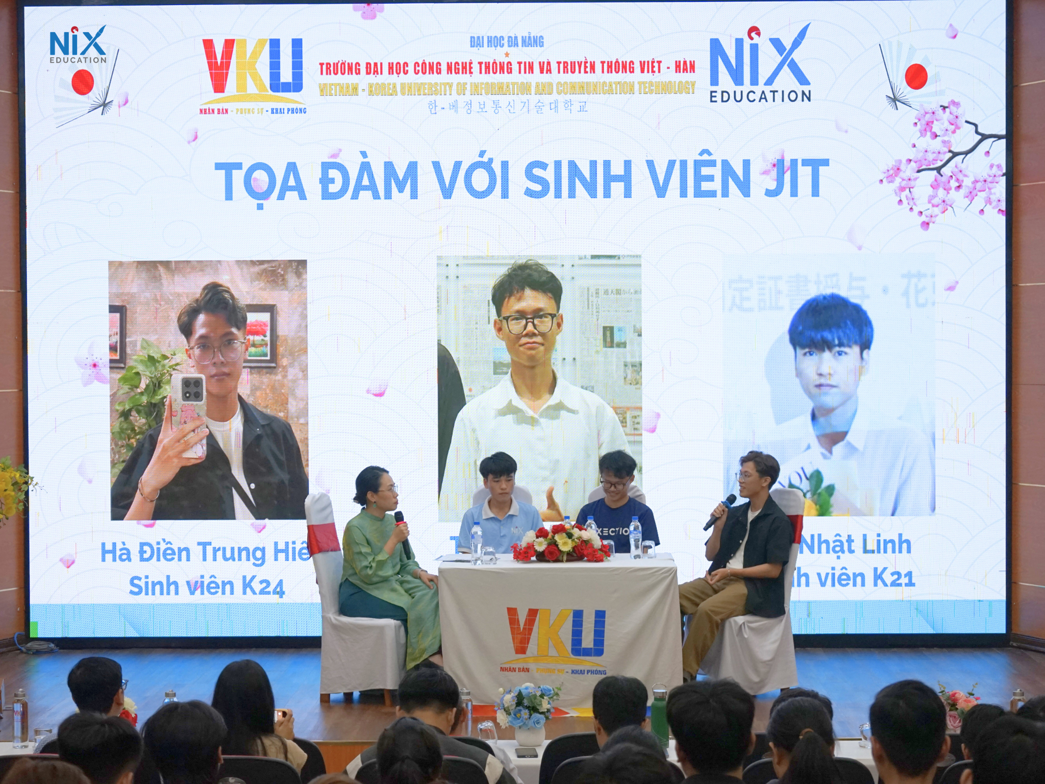 toa-dam-sinh-vien-chuong-trinh-G-JIT