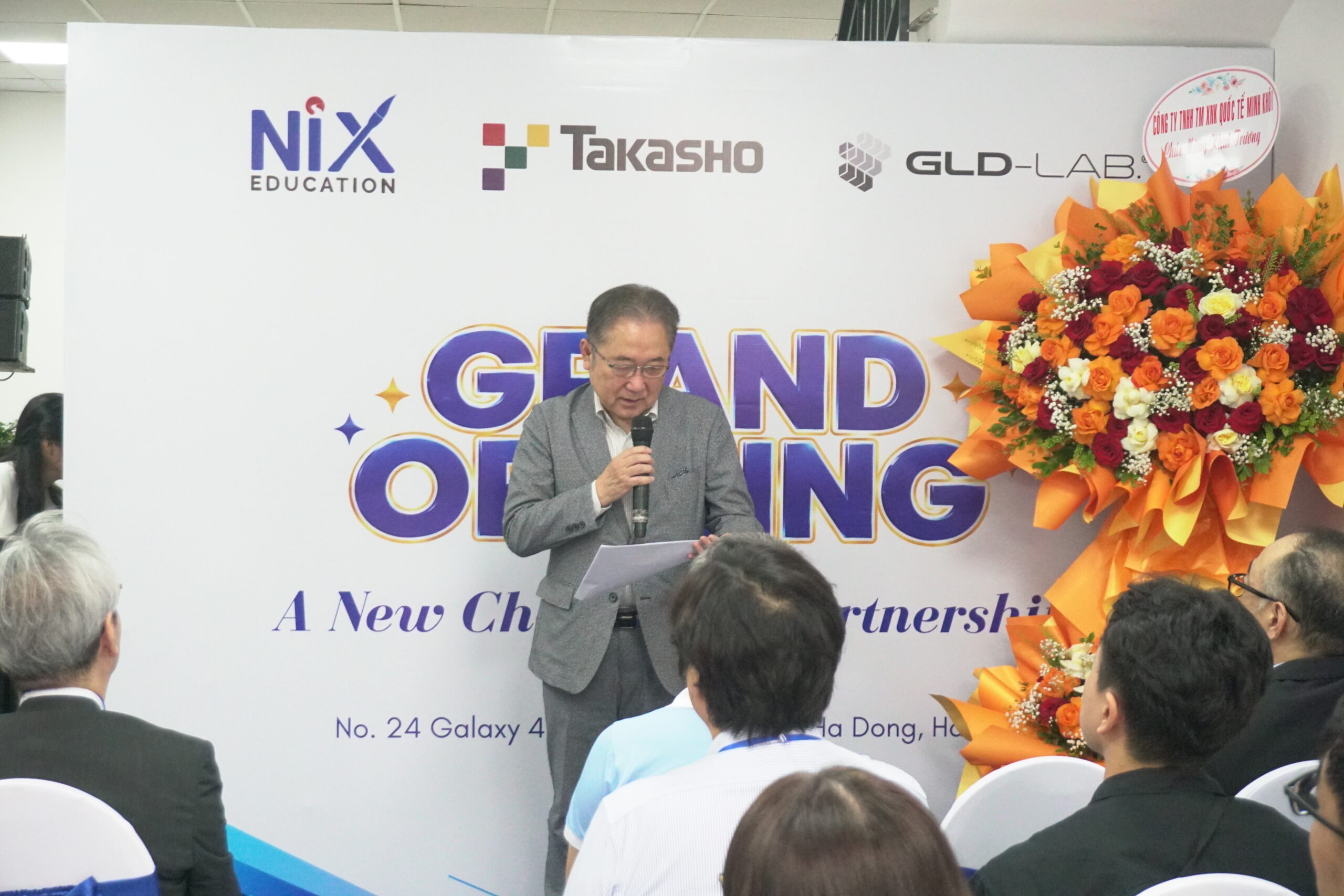 khai-truong-van-phong-NiX